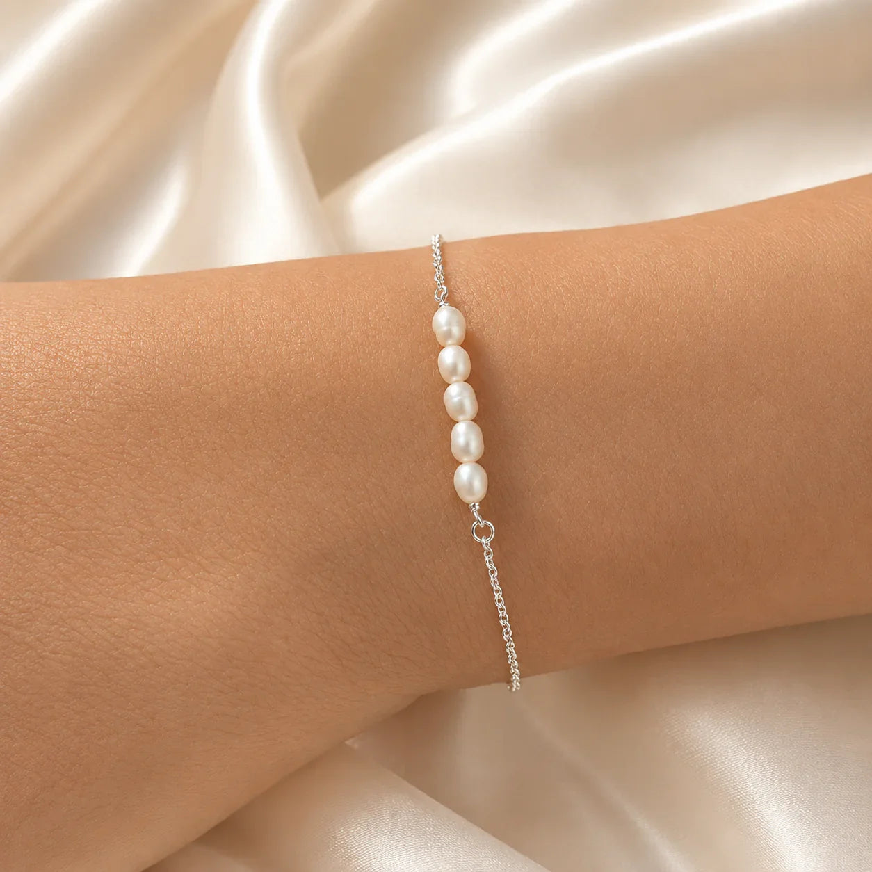PULSEIRA FINA COM PEROLAS