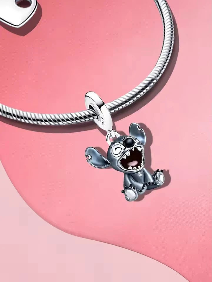 Charm Stitch Disney em Prata 925 – Acabamento Premium com Zircônias Brilhantes